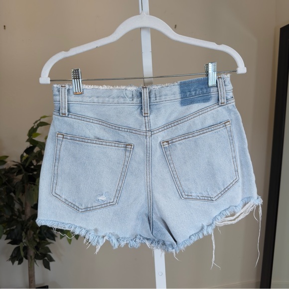 Abercrombie & Fitch Annie High Rise Short - Light Wash Distressed - Size 27/4 - Picture 2 of 4